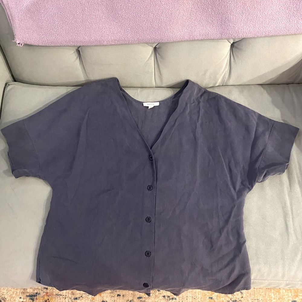 Vetta Small button up top navy blue